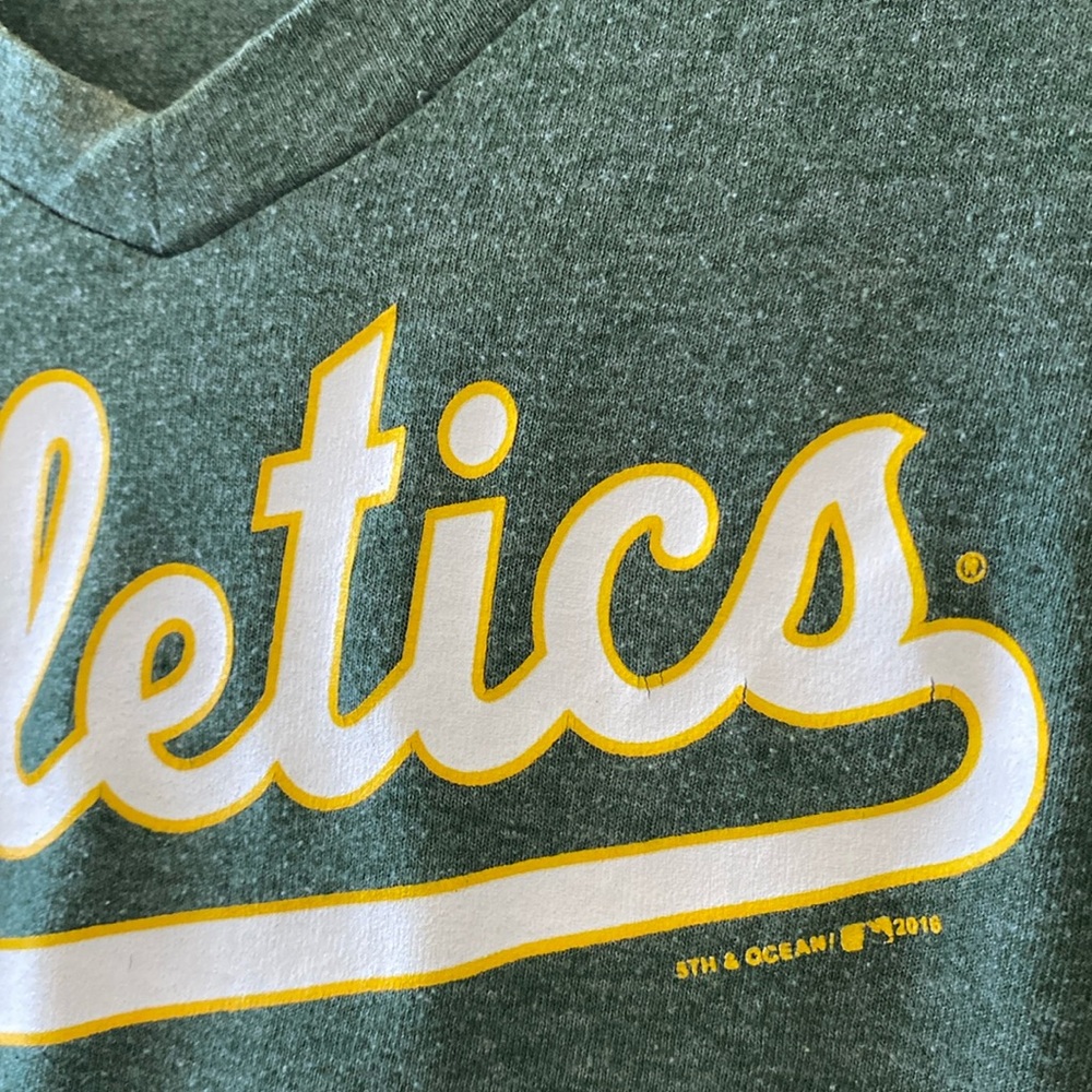Oakland Athletics tee shirt - Picture 3 of 5